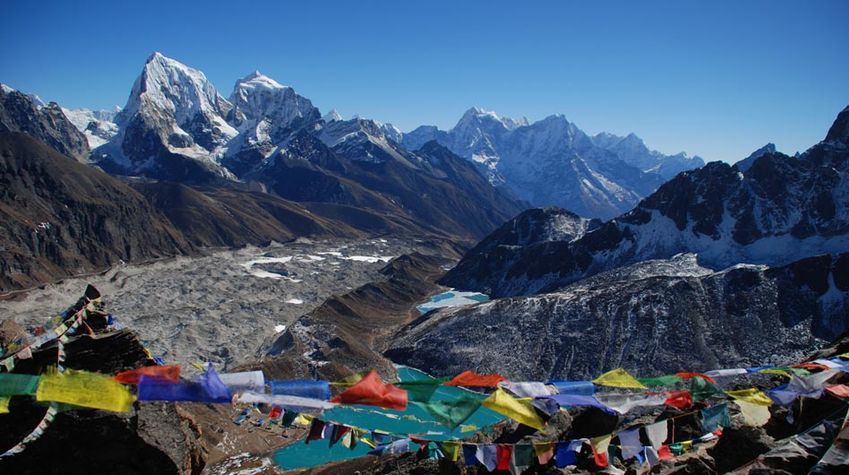 Everest circuit 3 high passes 5 summits-22 days