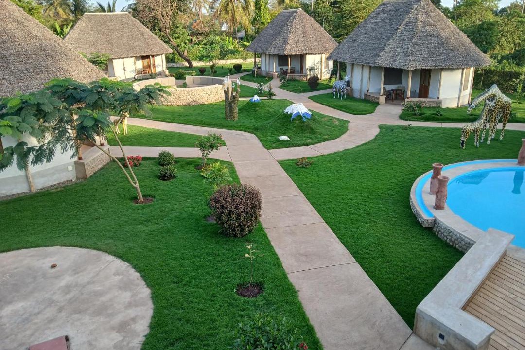 4-Day Mid-Range Lodge and 1 Night Camping Safari